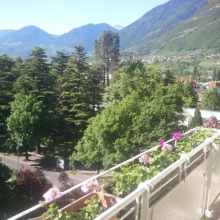 Lux Hotel