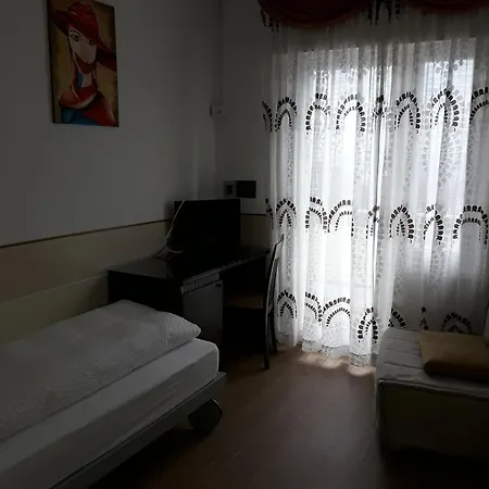 Hotel Lux 3*