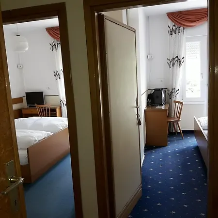 Hotel Lux
